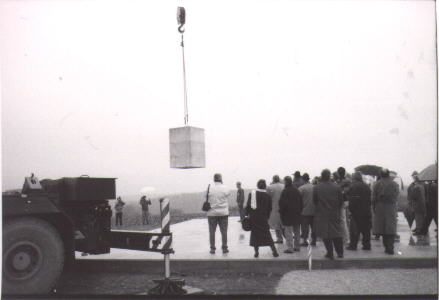 Mein Bed&uuml;rfnis war in einem ad&auml;quaten Zeittakt sichtbarer zu machen und ich dachte &auml;hnlich wie heute an einen Steinquader die zu gro&szlig;en Zeitr&auml;umen versetzt werden..